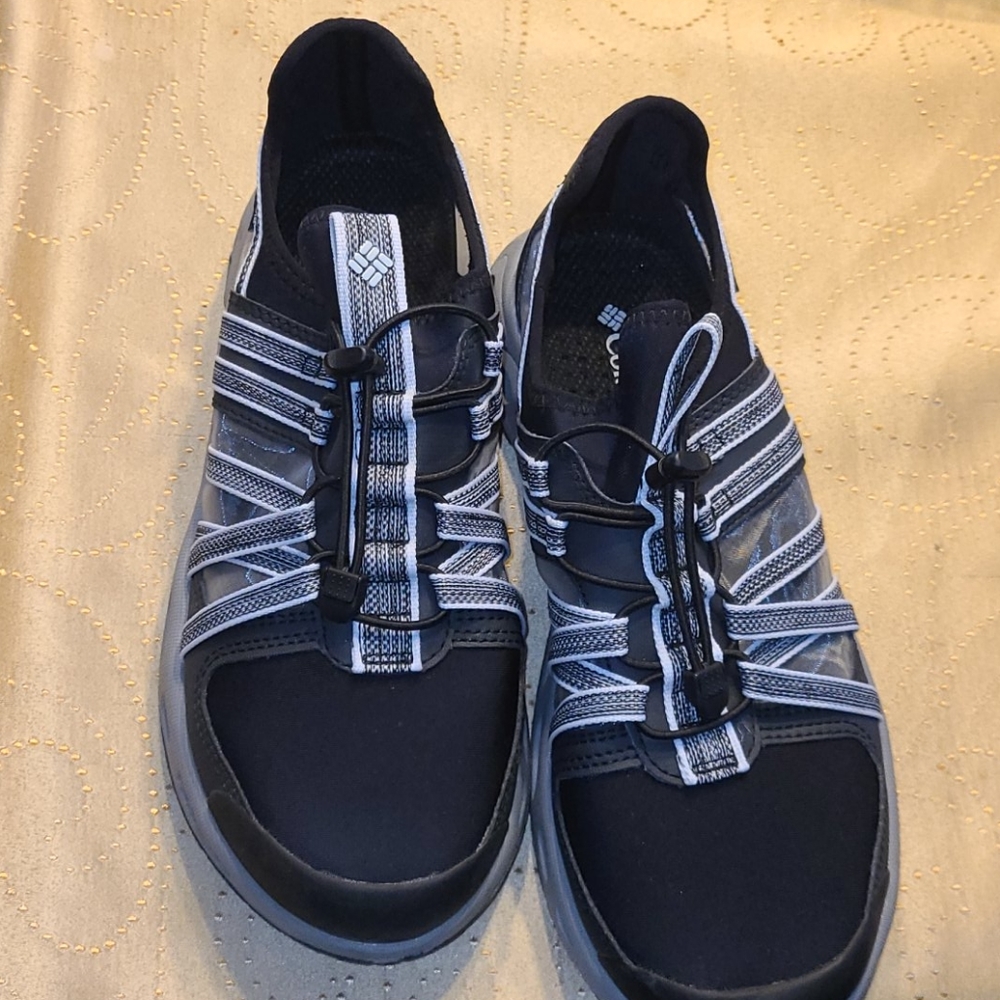 Columbia men's water shoes. Size 9.5. In excellent